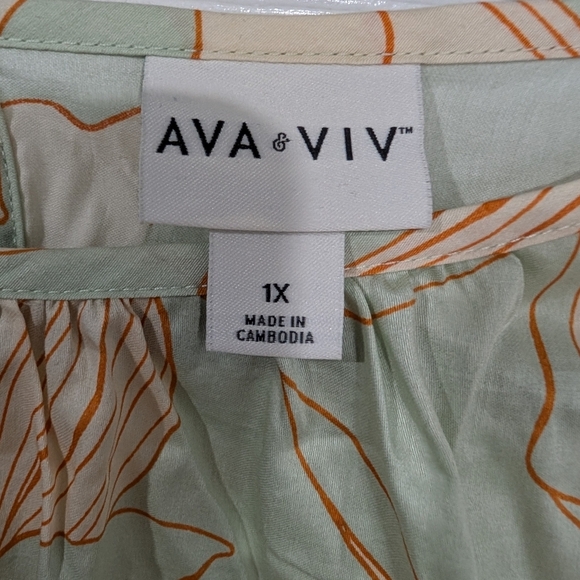 Ava & Viv Green and Orange Floral Short Sleeve Blouse in Size 1X - Picture 3 of 11